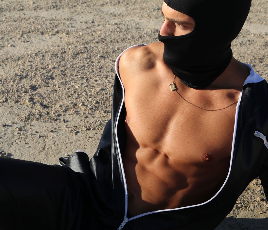 I LIKE MY NYLON WET!